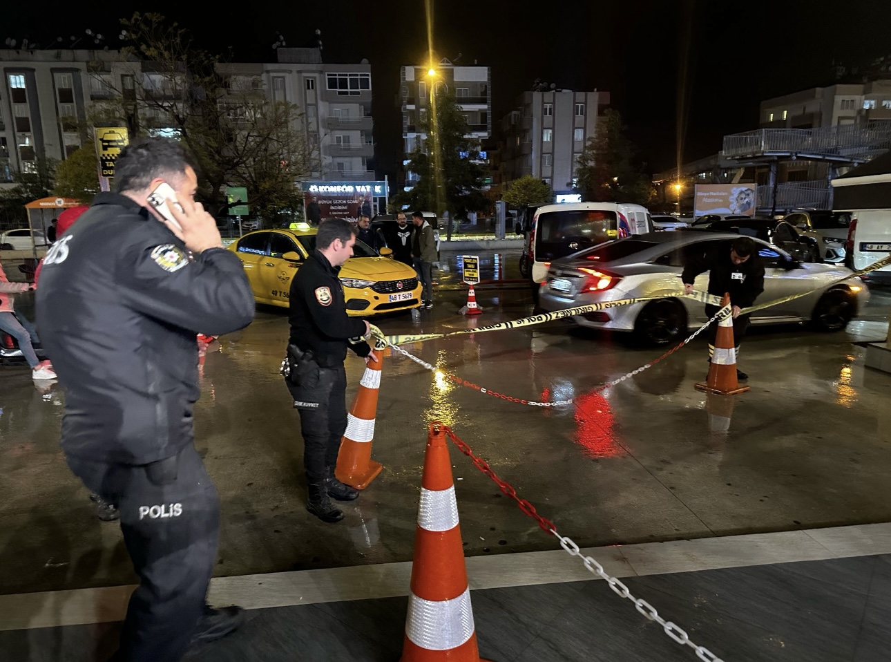 Milas’ta Beyzbol Sopası Cinayetinde Yeni Gelişme: Sanığa 7 Yıl 6 Ay Hapis Cezası Milas’ta 25 Ocak 2024 tarihinde bir alışveriş merkezinde yaşanan tartışma