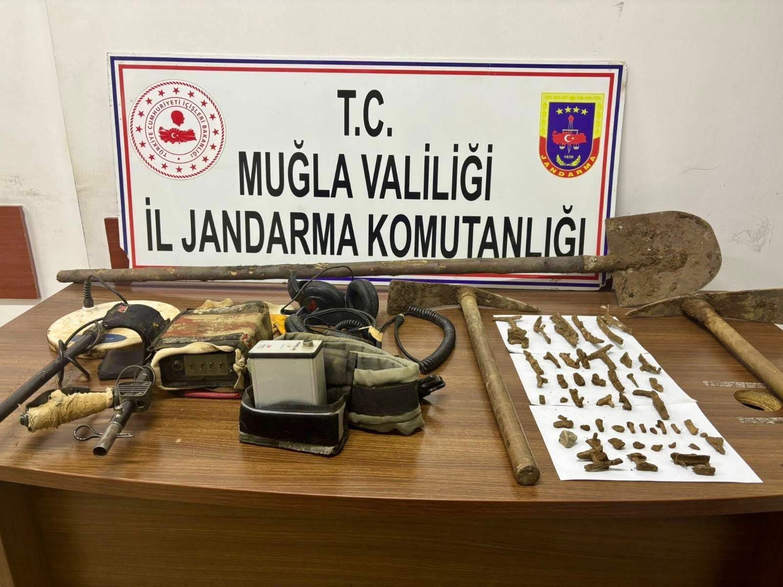 Muğla’nın Milas ilçesine bağlı Bahçeburun Mahallesi Çamköy mevkiinde, jandarma ekipleri