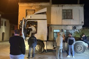 Milas’ta alkollü bir tır sürücüsü, polis ekiplerinin “dur” ihtarına uymayarak
