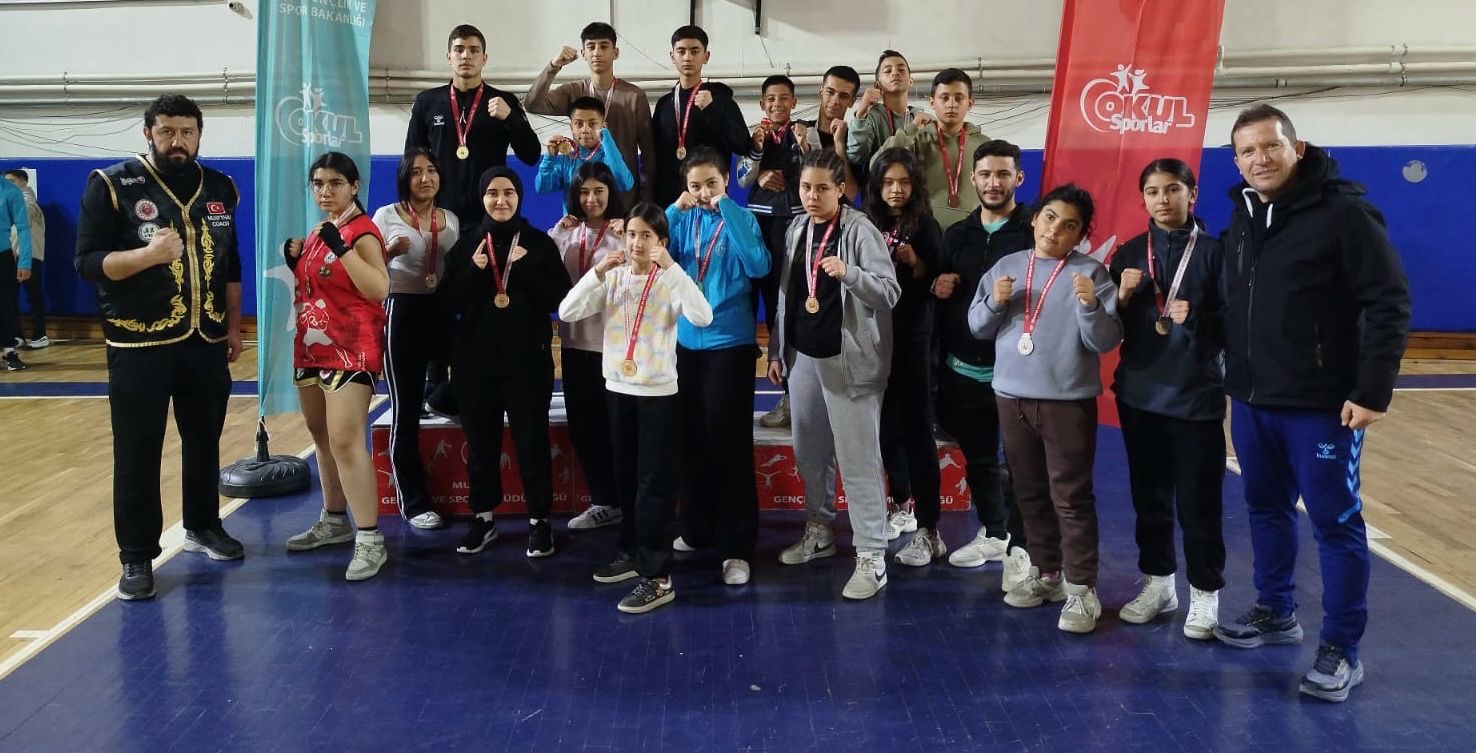 Milaslı Sporculardan Büyük Başarı: 11 Altın, 6 Gümüş, 1 Bronz Madalya ile Döndüler Muğla’da 6 Mart 2025 tarihinde düzenlenen Okul Sporları Muaythai İl Birinciliği