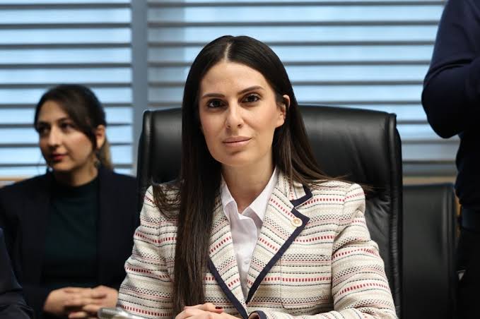 CHP Muğla Milletvekili Gizem Özcan’dan Gözaltılara Tepki: “Yol Arkadaşlarımızı Derhal Serbest Bırakın” Cumhuriyet Halk Partisi (CHP) Muğla Milletvekili Avukat Gizem Özcan, sosyal