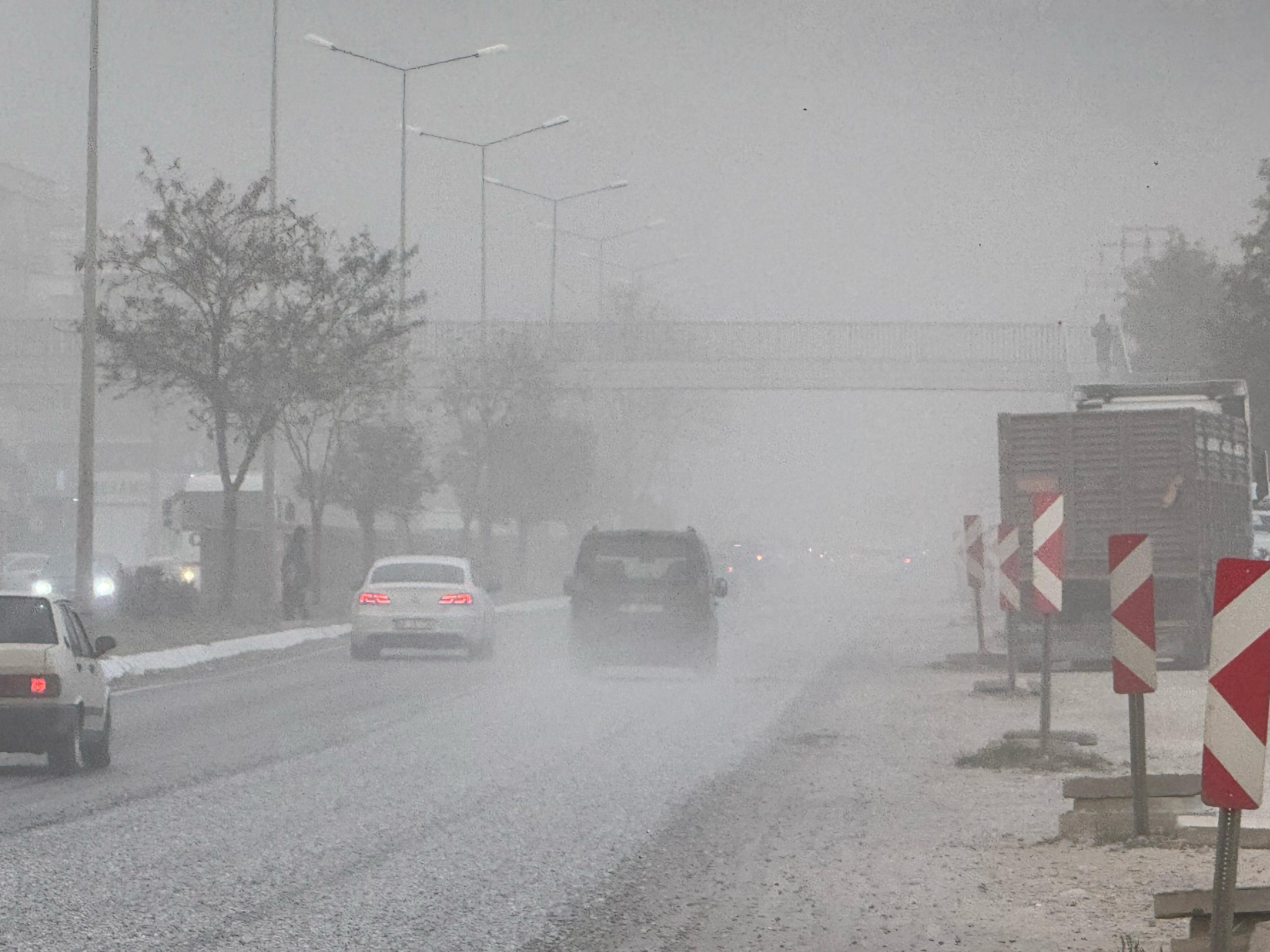 Muğla’nın Milas ilçesinde 23 Nisan Bulvarı’nda devam eden yol çalışmaları,