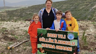 Milas’a bağlı Güllük İlkokulu öğrencileri ve öğretmenleri, Orman Haftası kapsamında