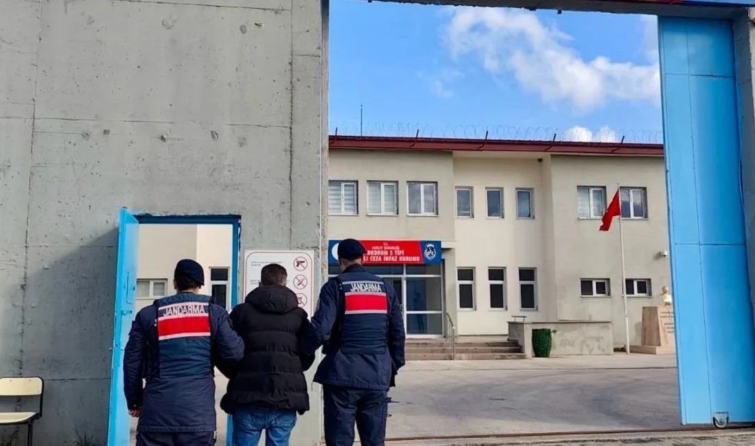 Milas’ta Nefes Kesen Takip: 13 Yıl Kesinleşmiş Hapis Cezası Bulunan Zanlı Yakalandı Muğla’nın Milas ilçesinde, hakkında 13 yıl kesinleşmiş hapis cezası bulunan