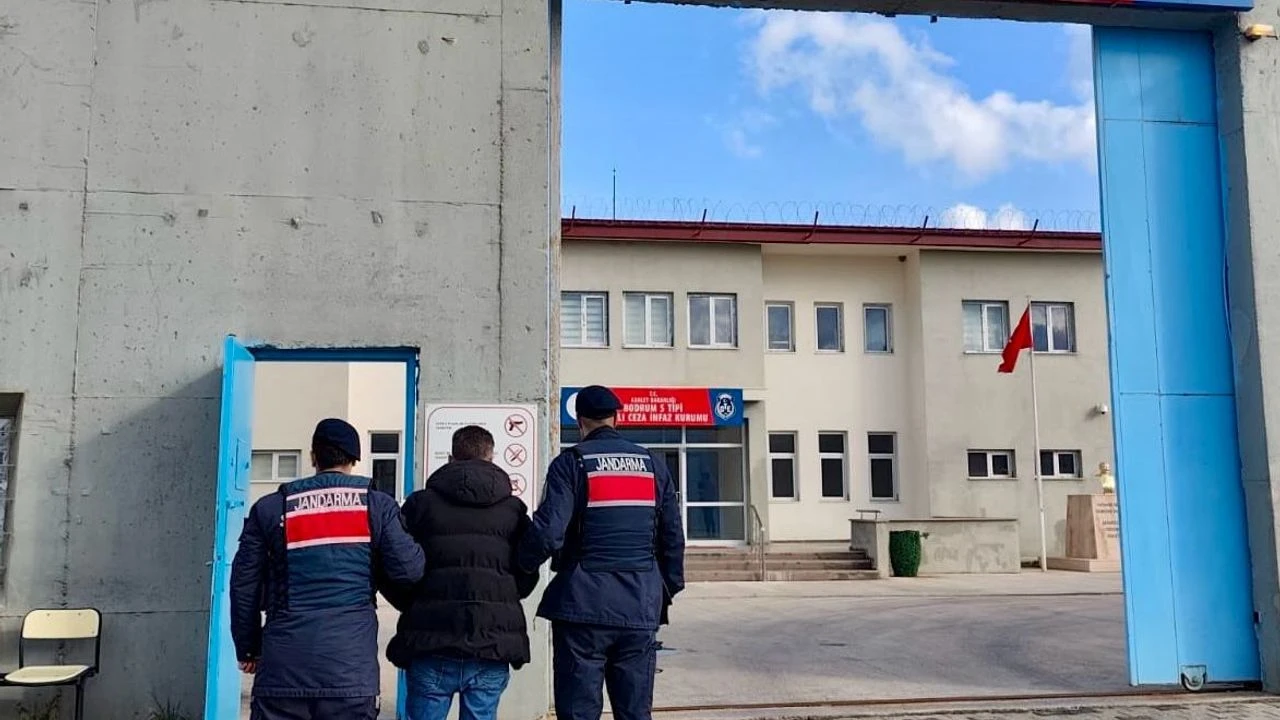 Muğla’nın Milas ilçesinde, hakkında 13 yıl kesinleşmiş hapis cezası bulunan