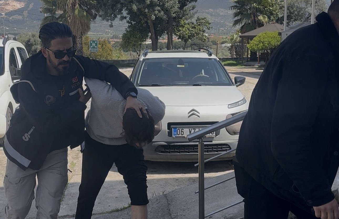 Muğla’nın Milas ilçesinde polis ekipleri ile şüpheli bir araç arasında