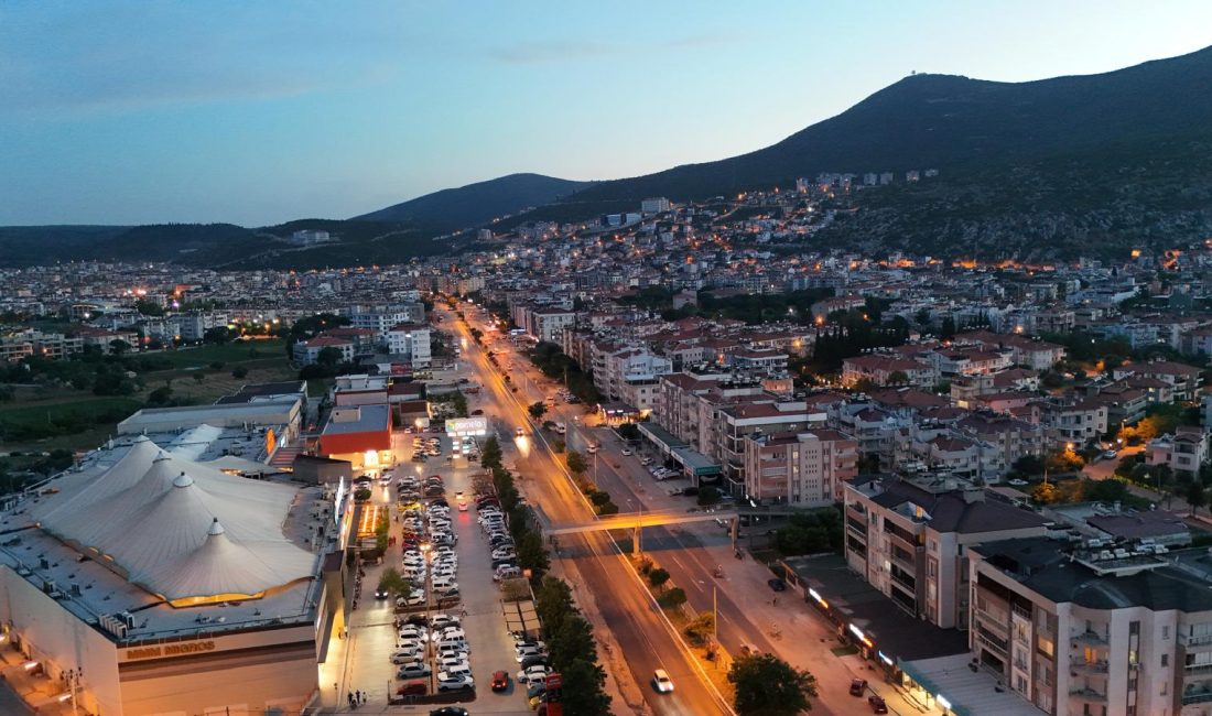 Milas’ta Yağışlı Günlerin Ardından Güneş Yüzünü Gösteriyor Muğla – Milas’ta günlerdir etkisini sürdüren yağmurlu hava, bugün de