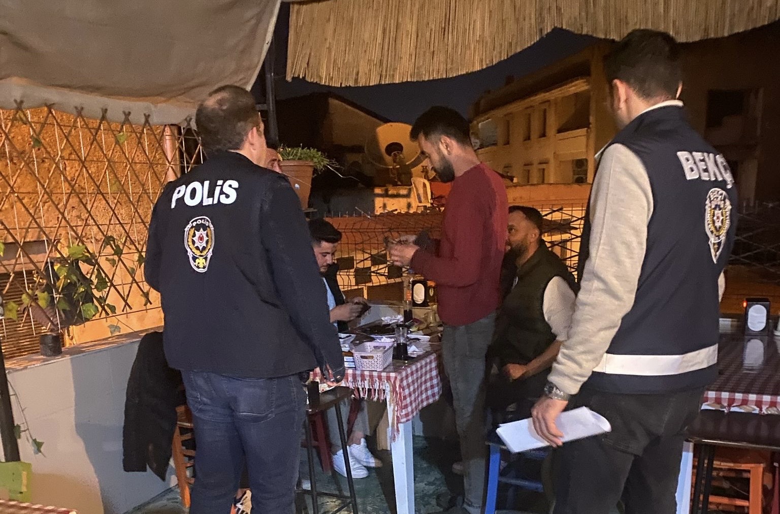 Milas İlçe Emniyet Müdürlüğü ekipleri, 16 Nisan Çarşamba gecesi ilçenin