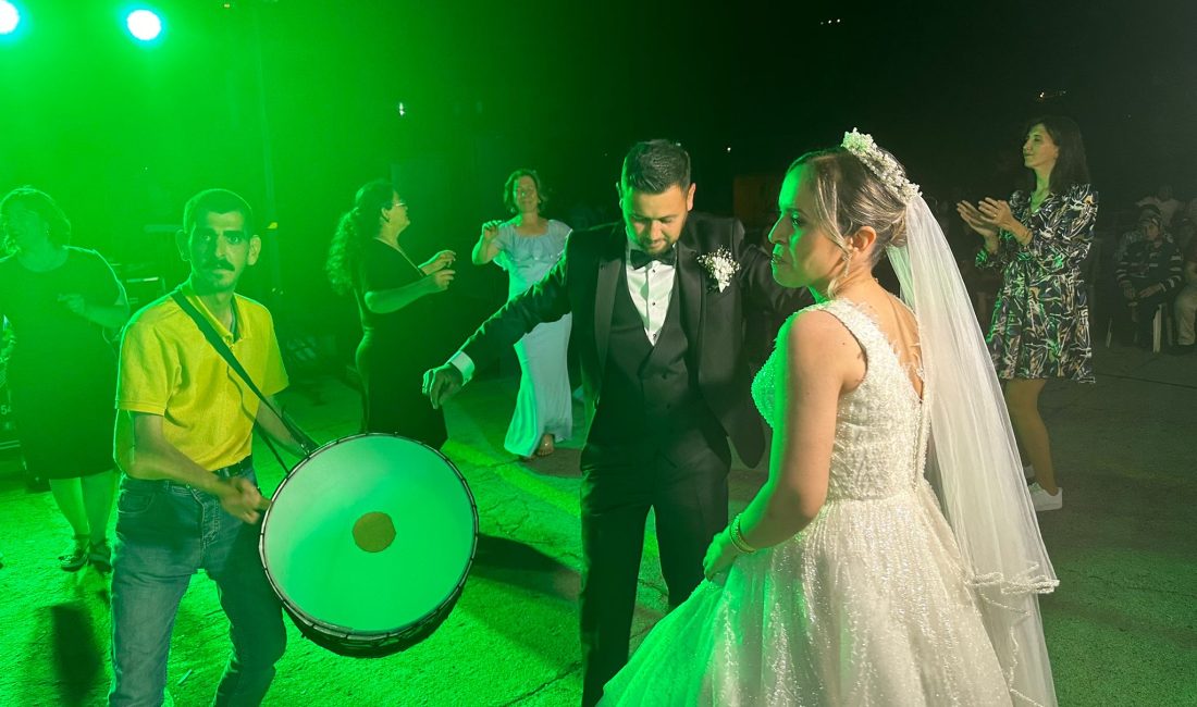 Milas’ın sevilen simalarından Muhittin Ergin, Rabia Karaca ile dünya evine