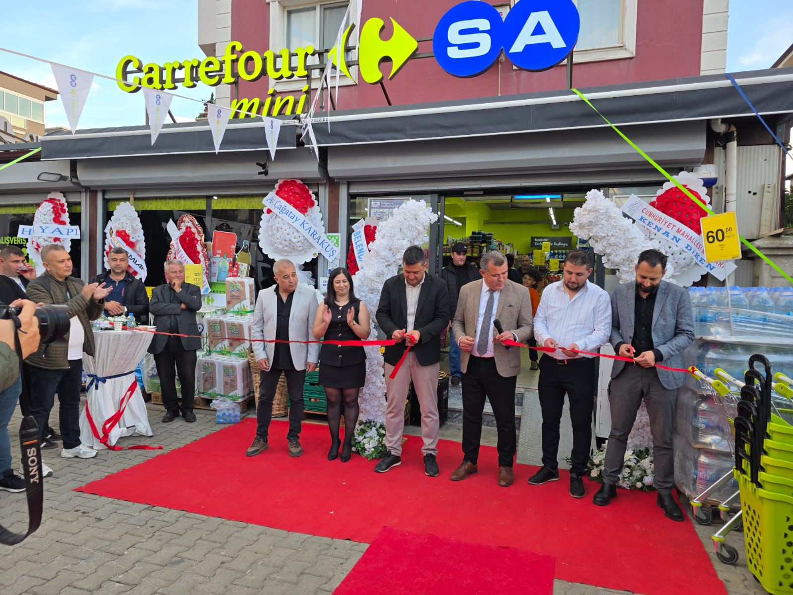 Milas’ın Cumhuriyet Mahallesi’nde yıllardır hizmet veren Güleryüz Market, artık Mini