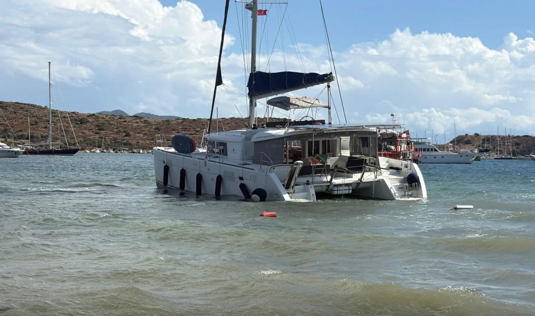 Muğla’nın Bodrum ilçesinde gece saatlerinde etkili olan kuvvetli rüzgar, denizde