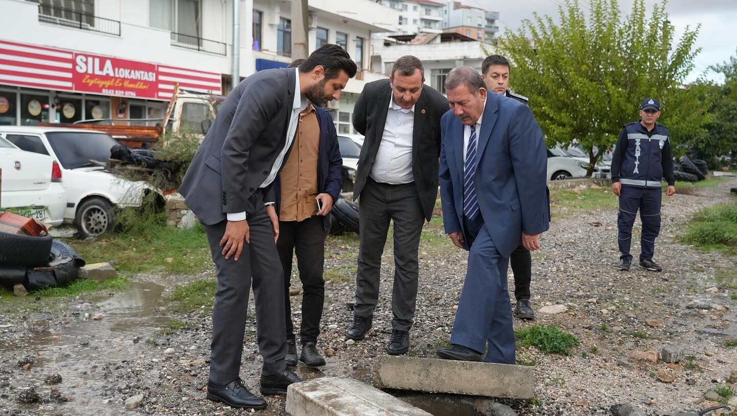 Muğla’nın Milas ilçesinde etkili olan şiddetli yağışın ardından Milas Belediye