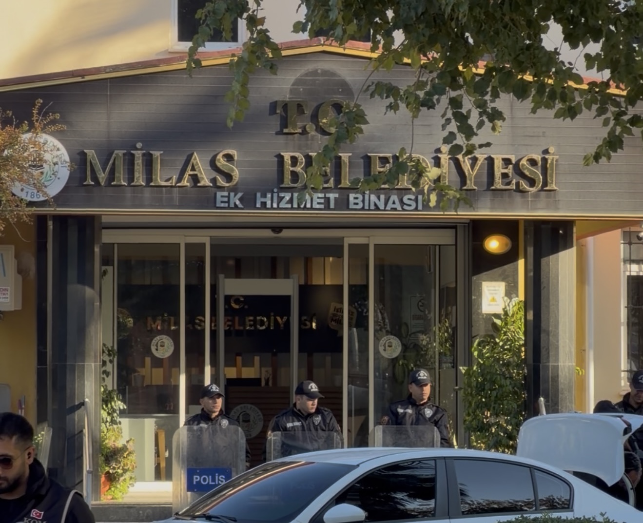 Milas Belediyesine yönelik gerçekleştirilen operasyonun ardından belediyeden kamuoyuna açıklama yapıldı.