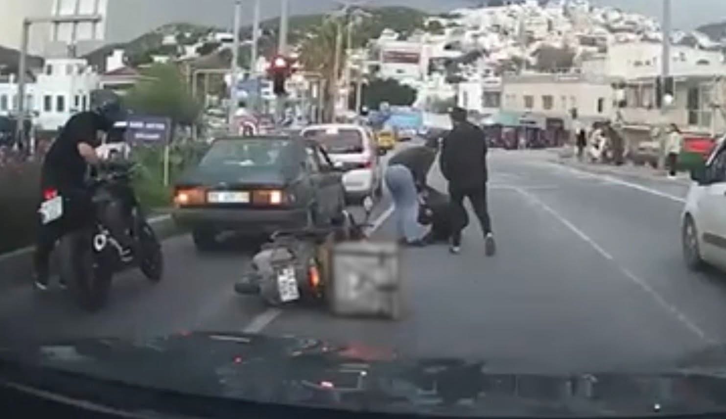 Muğla’nın Bodrum ilçesinde trafikte tartıştıkları motosikletli kuryeyi darbeden iki kişiye